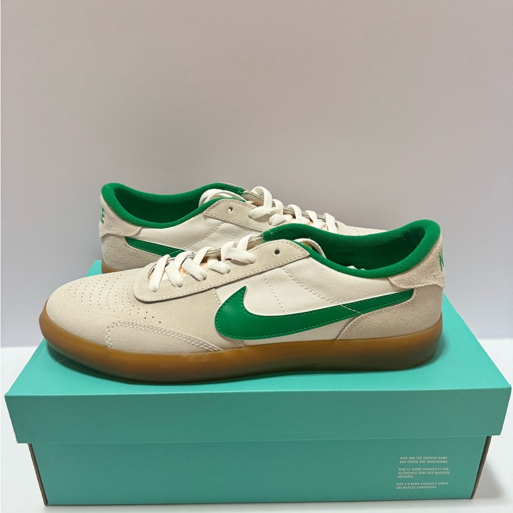 Nike SB heritage summit white lucky green size 10
New with box never worn